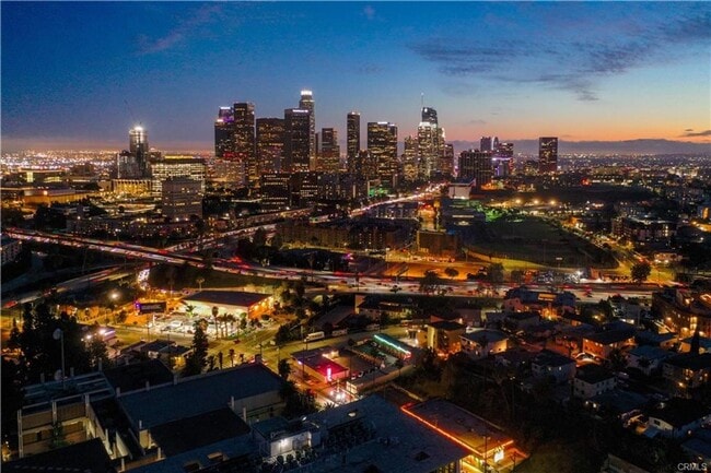 1054 Joels Pl in Los Angeles, CA - Building Photo - Building Photo