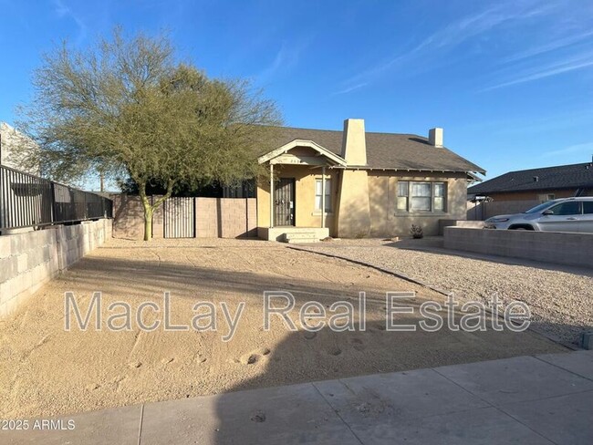 property at 2032 W Adams St