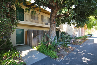 808 Santa Barbara St in Pasadena, CA - Foto de edificio - Building Photo