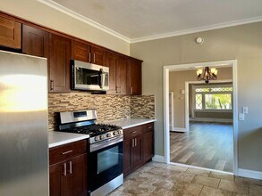 657 63rd St in San Diego, CA - Foto de edificio - Building Photo