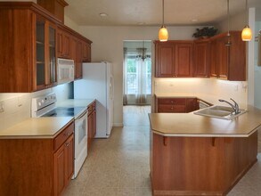 2464 Sage Ave SE in Salem, OR - Building Photo - Building Photo