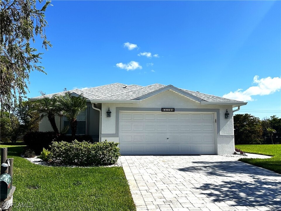 14198 Grosse Pointe Ln in Ft. Myers, FL - Building Photo