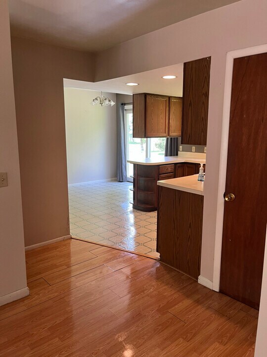 2902 Chapel Rd in Spring Arbor, MI - Building Photo