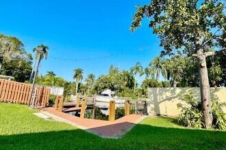 2809 SW 46th St in Dania Beach, FL - Building Photo - Building Photo