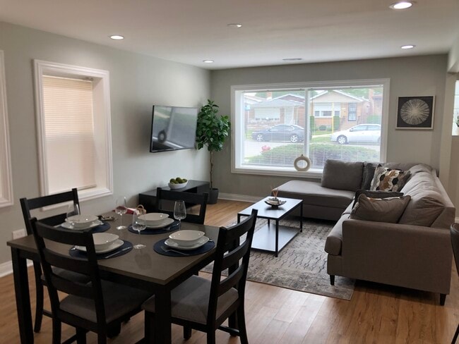 9425 S Indiana Ave in Chicago, IL - Building Photo - Building Photo