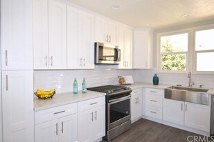 16601 Valerio St in Los Angeles, CA - Building Photo