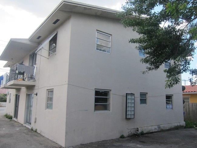 5709 SW 6th St in Miami, FL - Building Photo - Building Photo