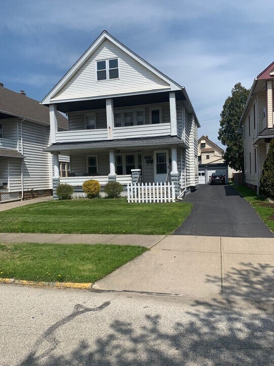 4429 Alpha Ave in Newburgh Heights, OH - Building Photo