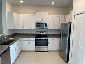 32091 Powderpuff Mimosa Dr in San Antonio, FL - Building Photo - Building Photo