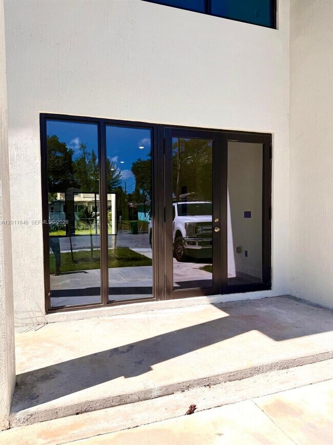 3371 NW 51st St in Miami, FL - Building Photo - Building Photo