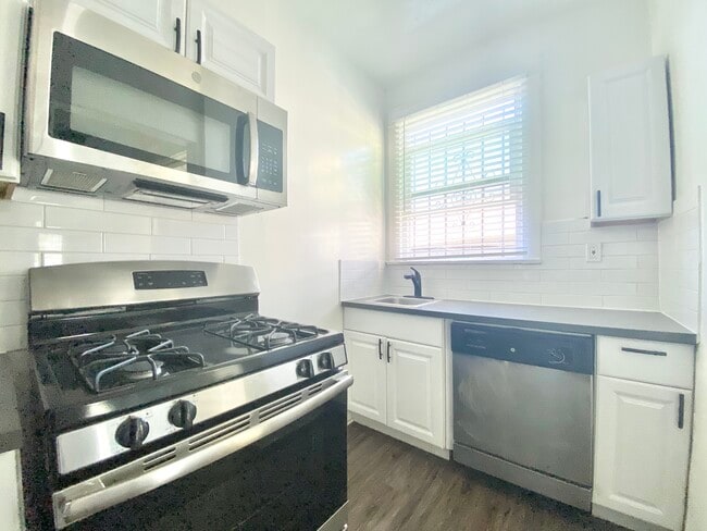 563 N Heliotrope Dr in Los Angeles, CA - Building Photo - Building Photo