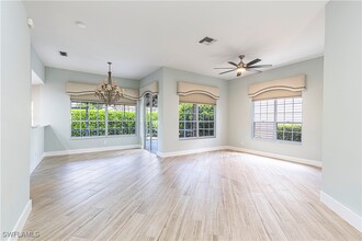 2653 Aft Ave in Naples, FL - Foto de edificio - Building Photo
