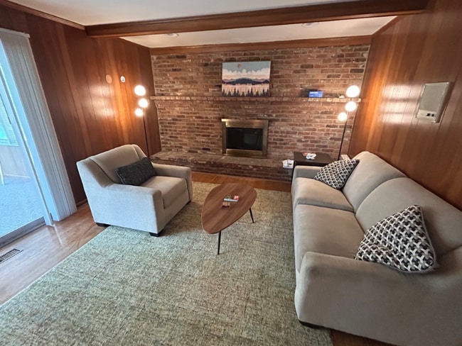 5330 Hawthorne Dr in Indianapolis, IN - Foto de edificio - Building Photo