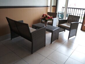 Roscoe Tower in Canoga Park, CA - Foto de edificio - Building Photo