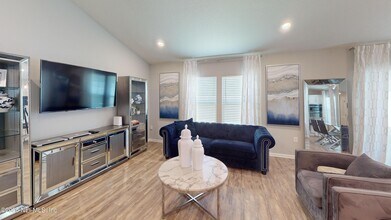 350 Hepburn Rd in Orange Park, FL - Building Photo - Building Photo