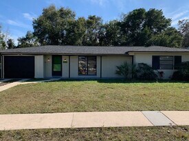 1367 Gainesville dr in Deltona, FL - Building Photo