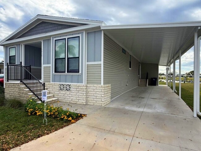 7815 Lakeshore Dr in Ellenton, FL - Building Photo - Building Photo