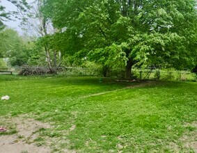 912 Dogwood Dr in Champaign, IL - Building Photo - Building Photo