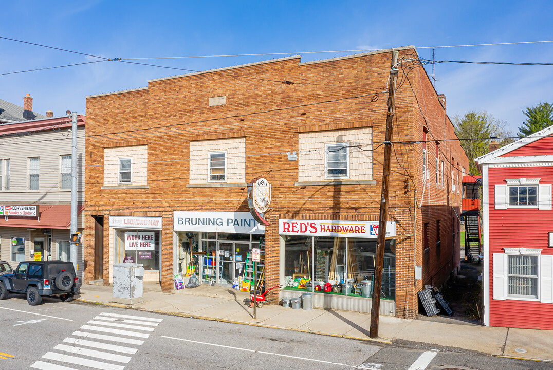 32-36 Main St in Thomaston, CT - Building Photo