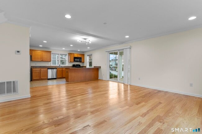 15 W Main St in Norwalk, CT - Building Photo - Building Photo