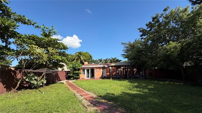 37 SW 11th St in Dania Beach, FL - Building Photo - Building Photo