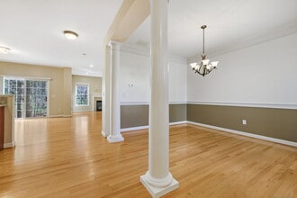 38 Brighton Park Way in Bloomfield, CT - Building Photo - Building Photo