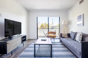 409 Hayworth Ave in Los Angeles, CA - Building Photo