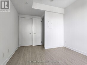 8-3918 Wellesley St W in Toronto, ON - Building Photo - Building Photo