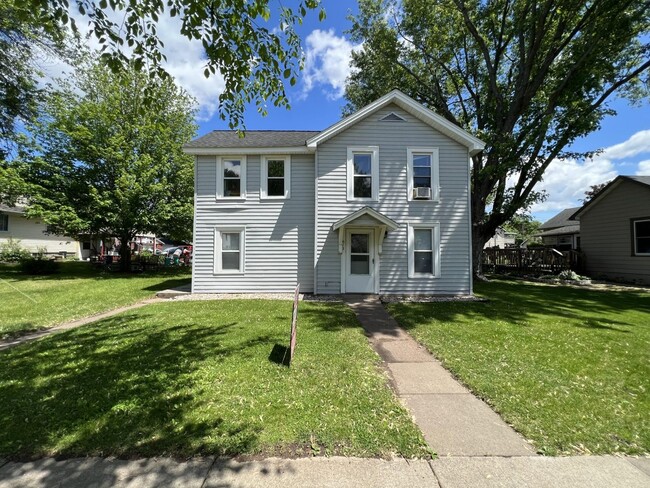 property at 613 N Dewey St