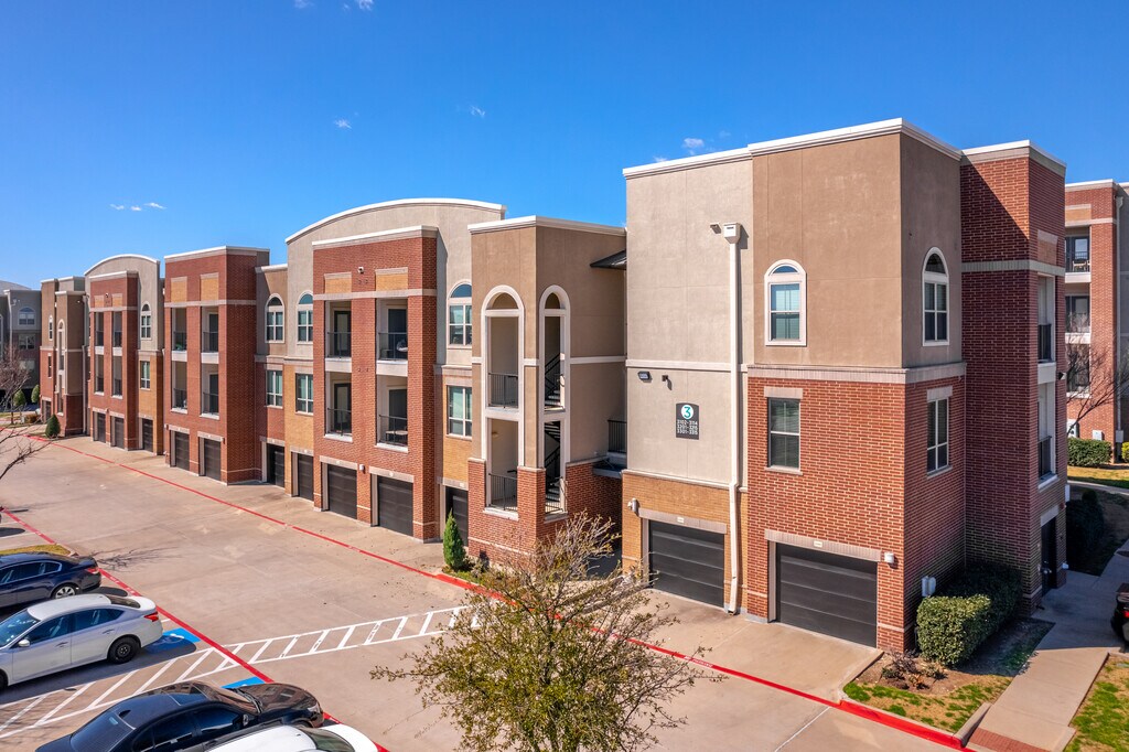 Keller Springs Crossing Apartments in Carrollton, TX