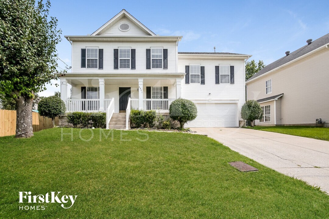 6005 Monroe Crossing in Nashville, TN - Foto de edificio