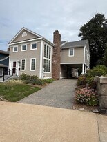 99 Main St, Unit 5142-C in Stonington, CT - Building Photo
