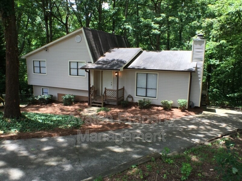 5040 Woodland Dr NW in Kennesaw, GA - Building Photo