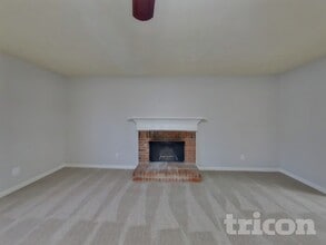 3935 Piper Glen Dr NE in Buford, GA - Building Photo - Building Photo