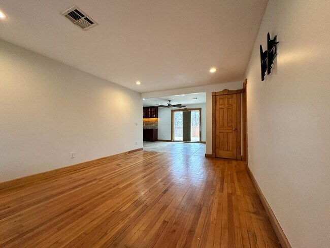 2833 Kent Dr in The Village, OK - Building Photo - Building Photo