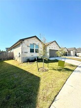 103 Fairmeadow Downs Dr in Hutto, TX - Foto de edificio - Building Photo