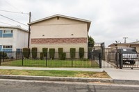 14900-14902 Chadron Ave in Gardena, CA - Foto de edificio - Building Photo