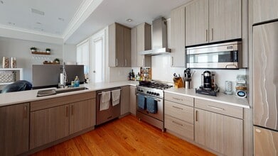 174 Gold St, Unit 1 in Boston, MA - Building Photo - Building Photo