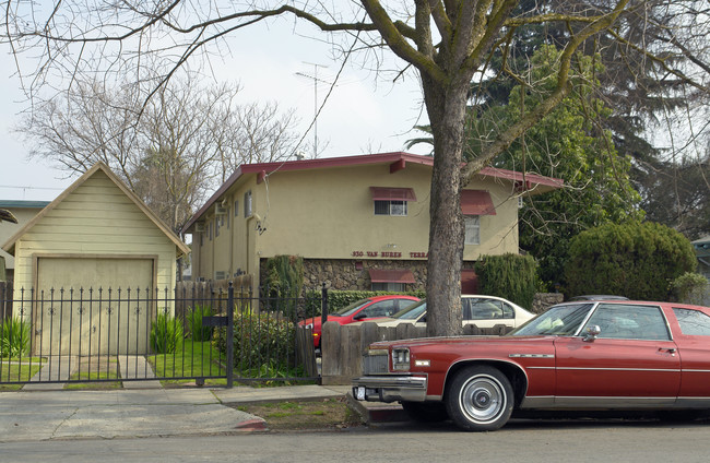 930 Van Buren St in Stockton, CA - Building Photo - Building Photo