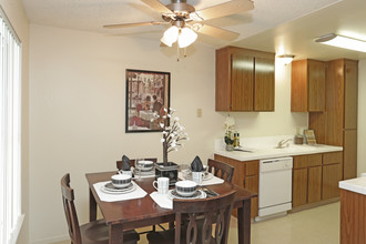 Fort Washington Apartments in Fresno, CA - Foto de edificio - Interior Photo