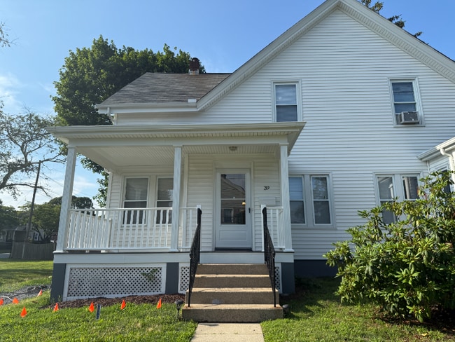 39 North St in Warwick, RI - Building Photo - Building Photo