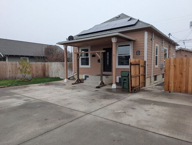 611 Ward St in Milton-Freewater, OR - Building Photo - Building Photo