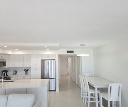 6701 Gulf of Mexico Dr in Longboat Key, FL - Building Photo - Building Photo