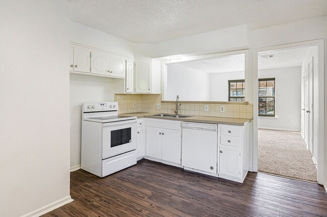 property at 903 S Edgebrook Ln