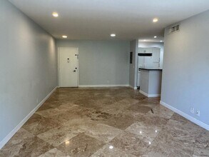 5700 NE 22nd Way, Unit 328 in Fort Lauderdale, FL - Building Photo - Building Photo