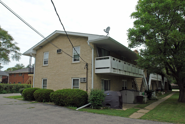 373 W Terra Cotta Ave in Crystal Lake, IL - Building Photo - Building Photo