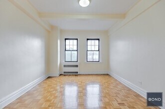 95 Christopher St in New York, NY - Building Photo - Building Photo