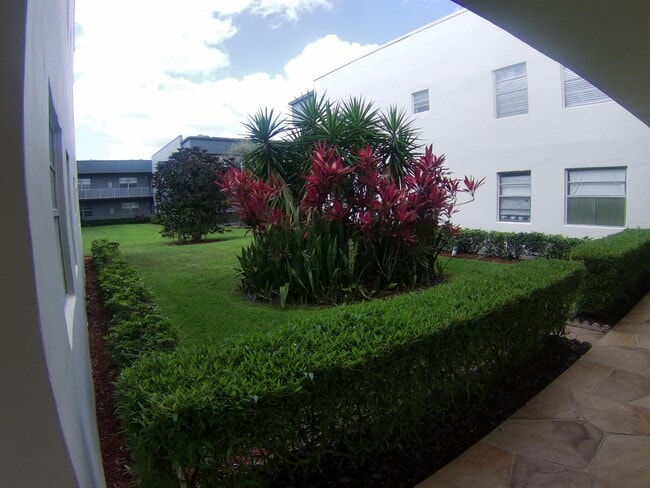 537 Normandy Ln in Delray Beach, FL - Building Photo - Building Photo