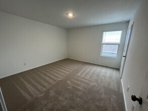 2422 Fullmoon Dr in Lockhart, TX - Building Photo - Building Photo