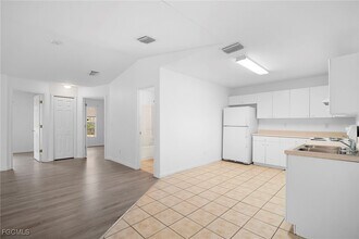 4646 15th St SW in Lehigh Acres, FL - Building Photo - Building Photo